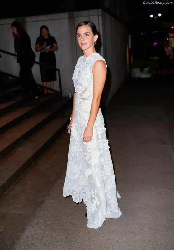 Emma Watson photo 24 of 1883