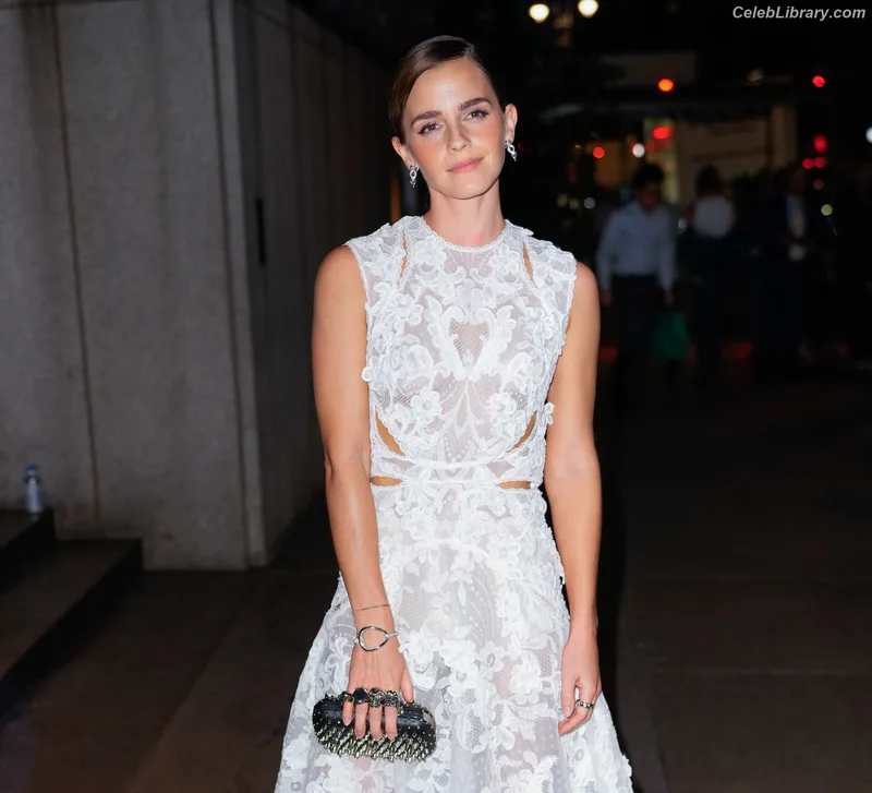 Emma Watson photo 1 of 1883