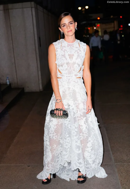 Emma Watson photo 2 of 1883