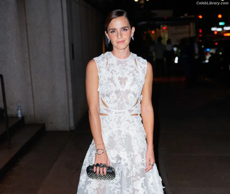 Emma Watson photo 3 of 1883