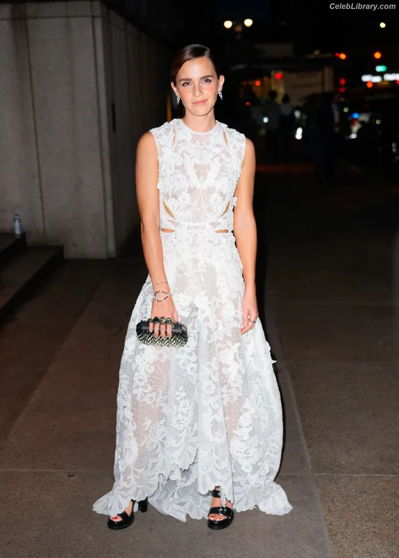 Emma Watson photo 5 of 1883