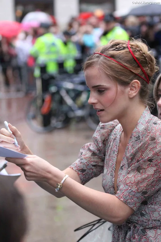 Emma Watson photo 12 of 1883