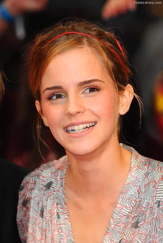 Emma Watson photo 17 of 1883