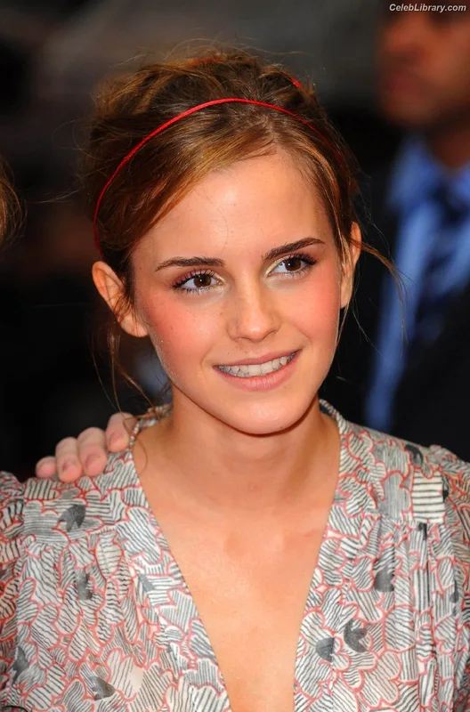 Emma Watson photo 18 of 1883