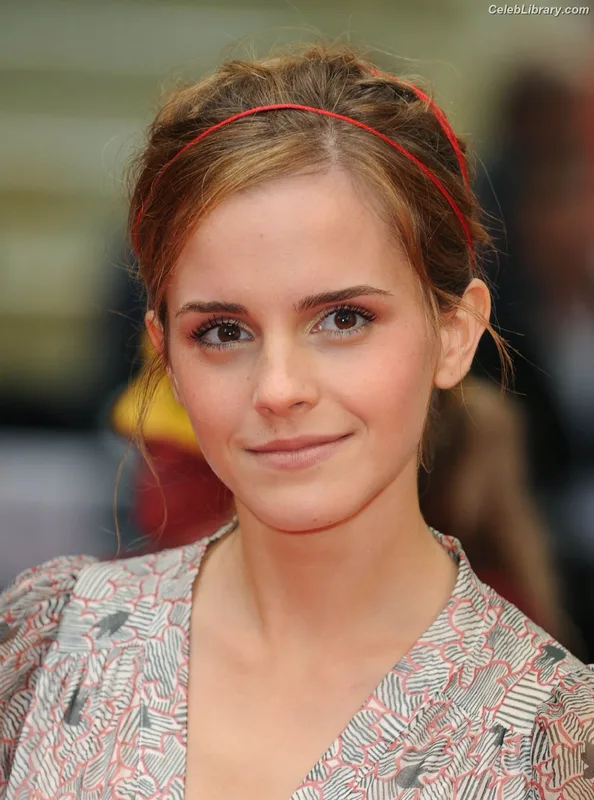 Emma Watson photo 21 of 1883