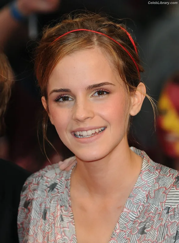 Emma Watson photo 23 of 1883