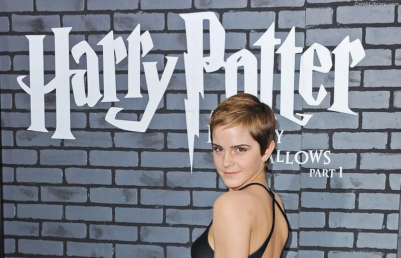Emma Watson photo 11 of 1883