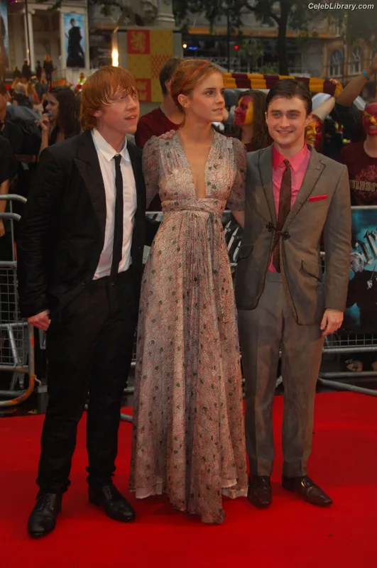 Emma Watson photo 12 of 1883