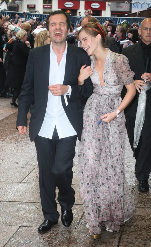 Emma Watson photo 16 of 1883