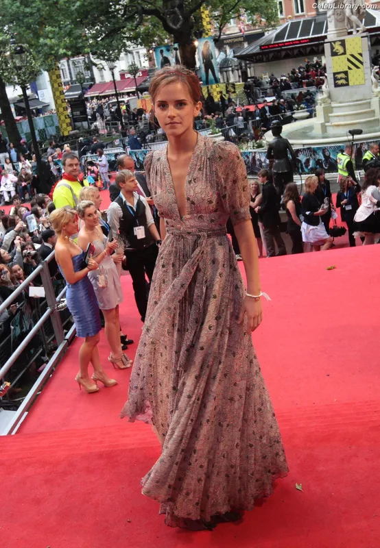 Emma Watson photo 19 of 1883