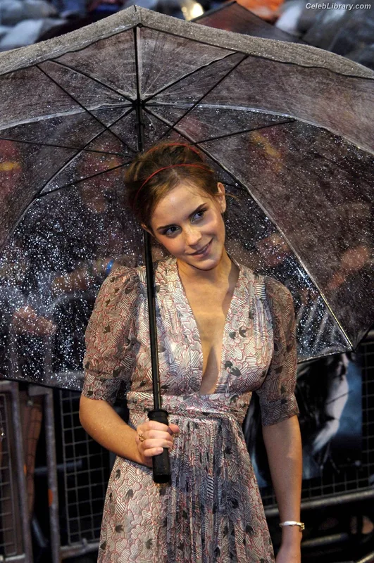 Emma Watson photo 22 of 1883