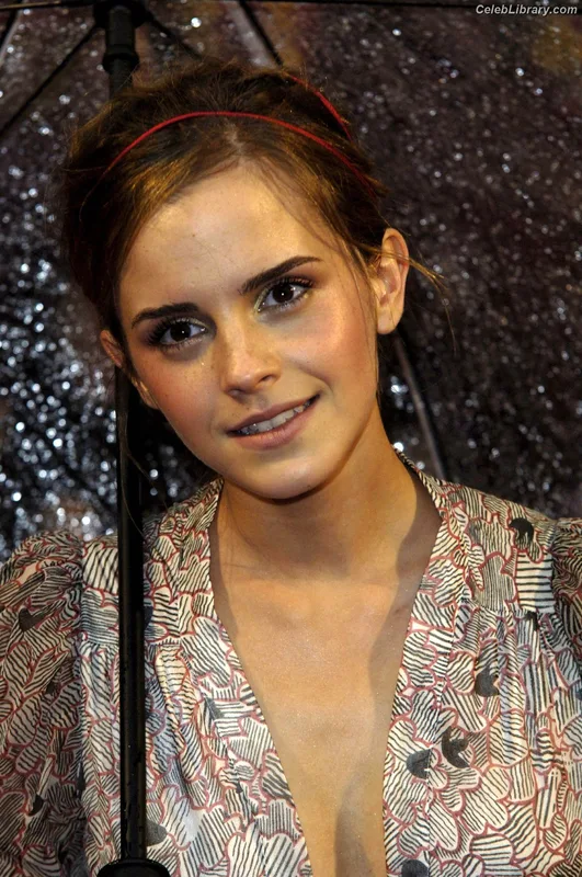 Emma Watson photo 1 of 1883