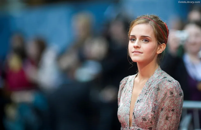 Emma Watson photo 8 of 1883