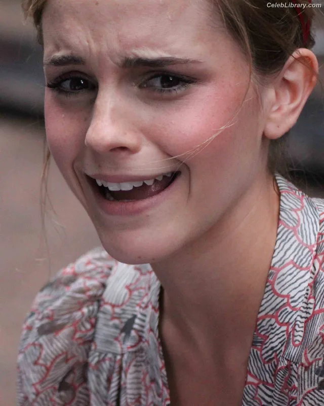 Emma Watson photo 17 of 1883