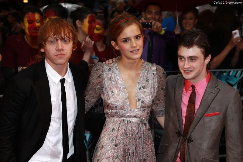 Emma Watson photo 3 of 1883
