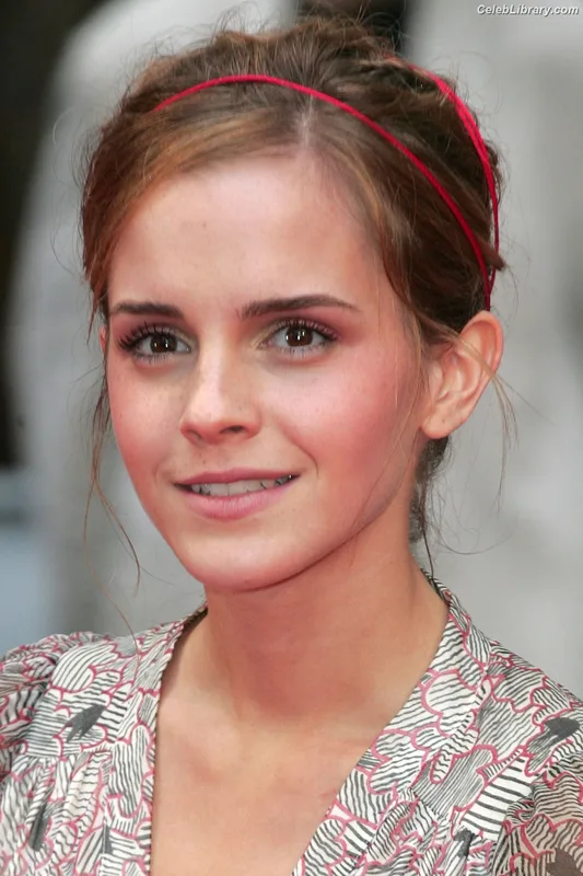 Emma Watson photo 5 of 1883