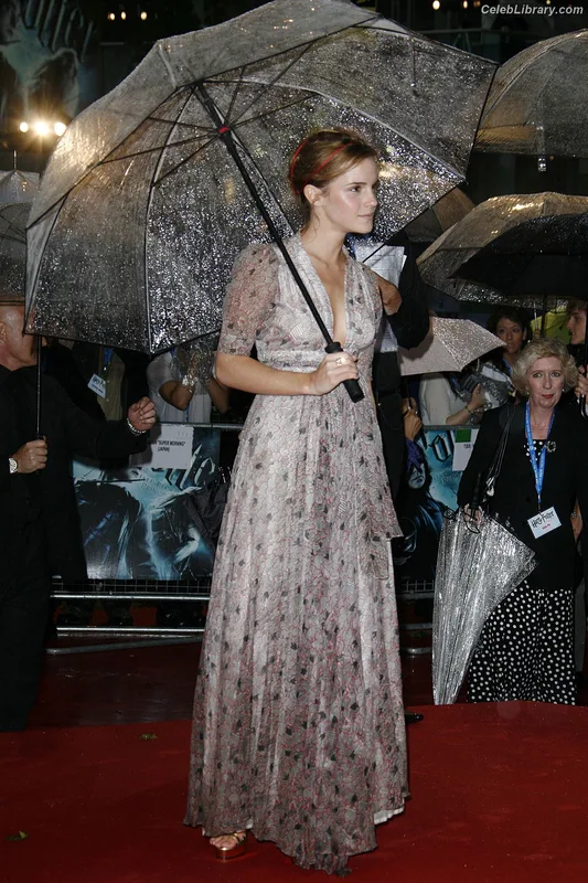 Emma Watson photo 8 of 1883