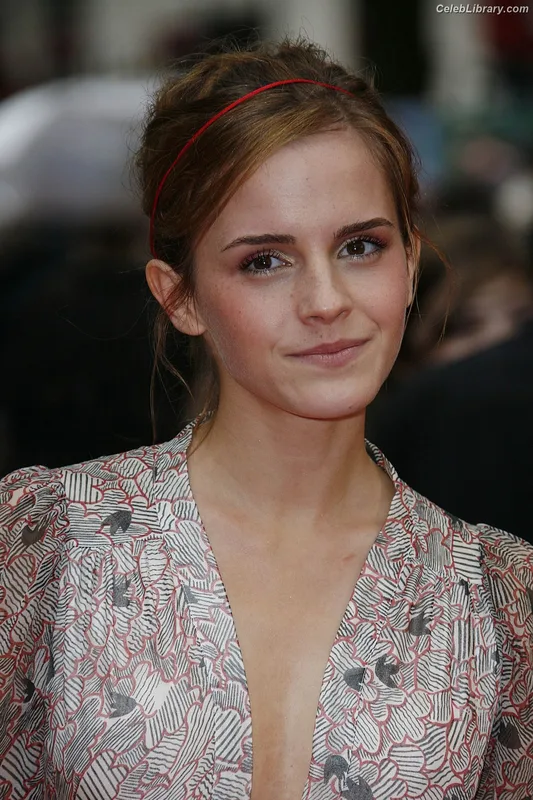 Emma Watson photo 19 of 1883