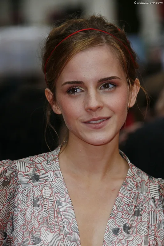 Emma Watson photo 20 of 1883
