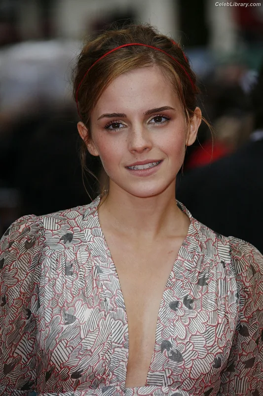 Emma Watson photo 21 of 1883