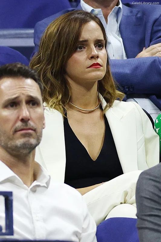 Emma Watson photo 17 of 1883