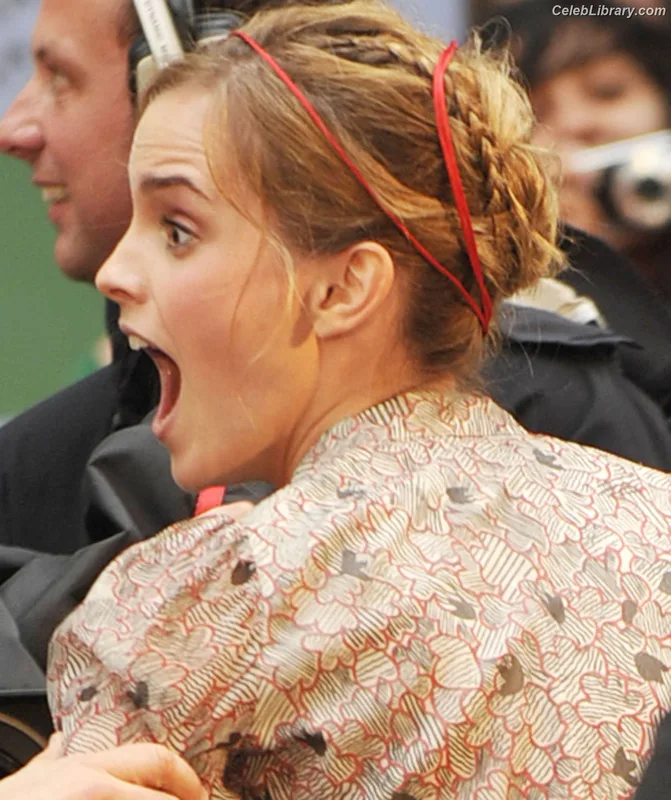 Emma Watson photo 21 of 1883