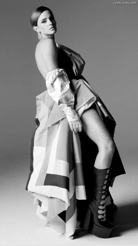 Emma Watson photo 21 of 1883