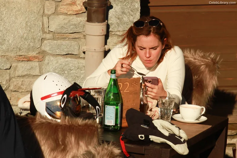 Emma Watson photo 16 of 1883