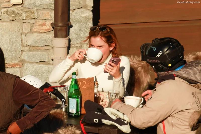 Emma Watson photo 17 of 1883