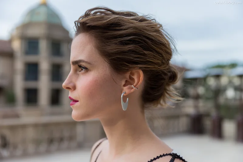 Emma Watson photo 4 of 1883