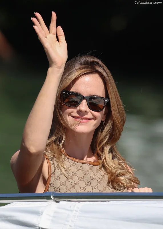 Emma Watson photo 20 of 1883