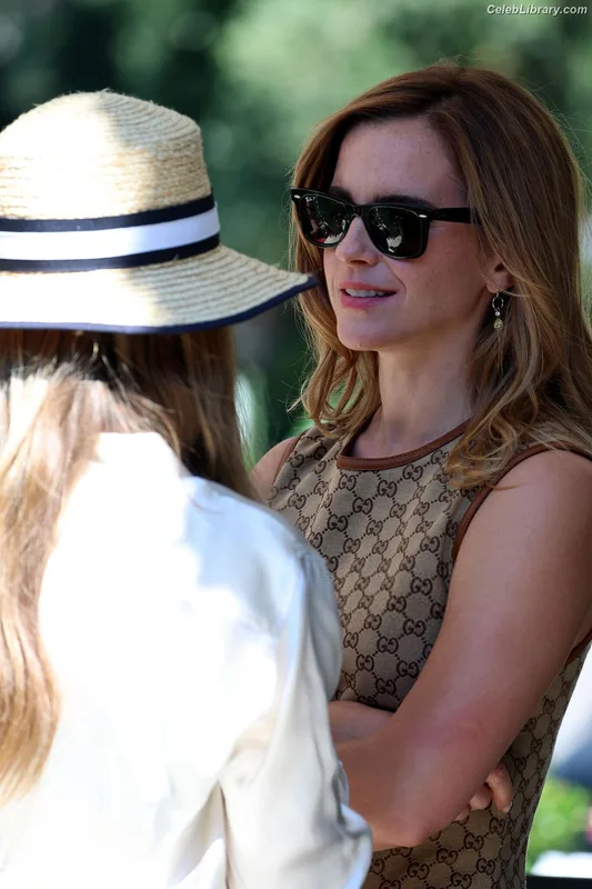 Emma Watson photo 22 of 1883