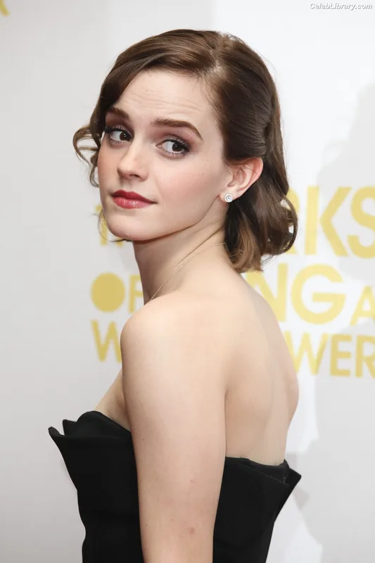 Emma Watson photo 20 of 1883