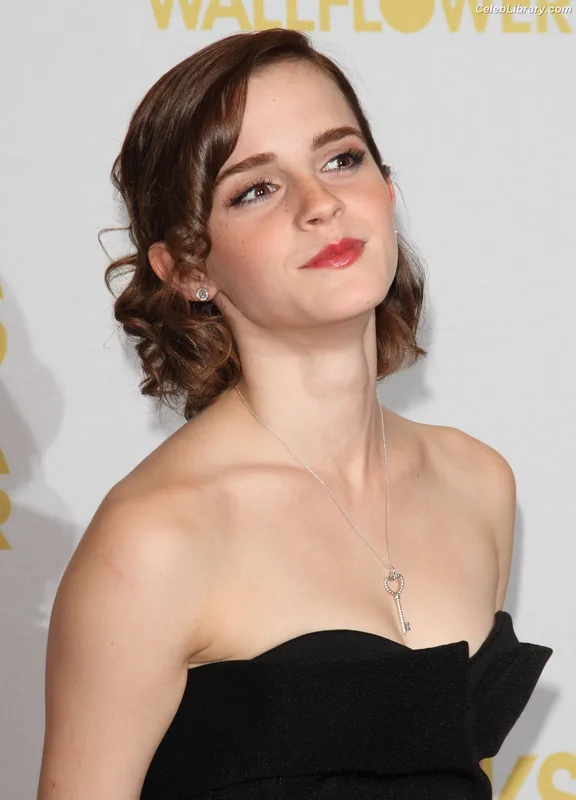 Emma Watson photo 1 of 1883