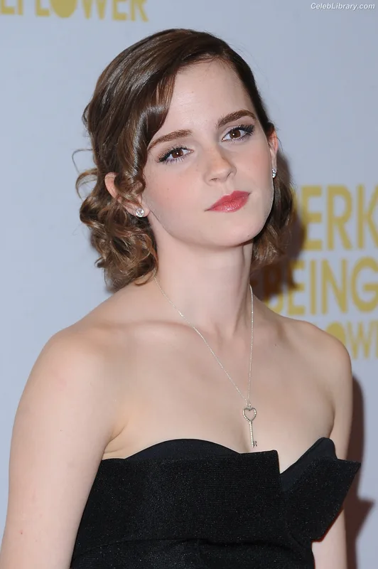 Emma Watson photo 8 of 1883