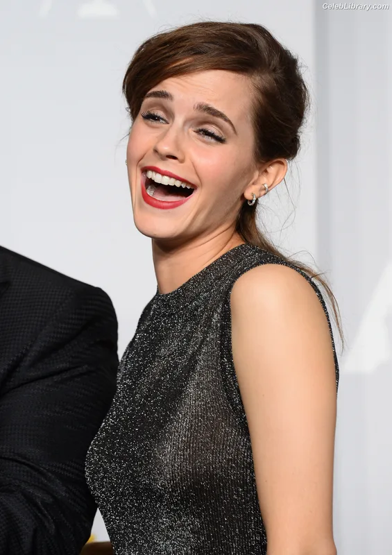Emma Watson photo 4 of 1883