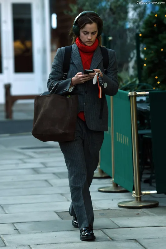 Emma Watson photo 7 of 1883