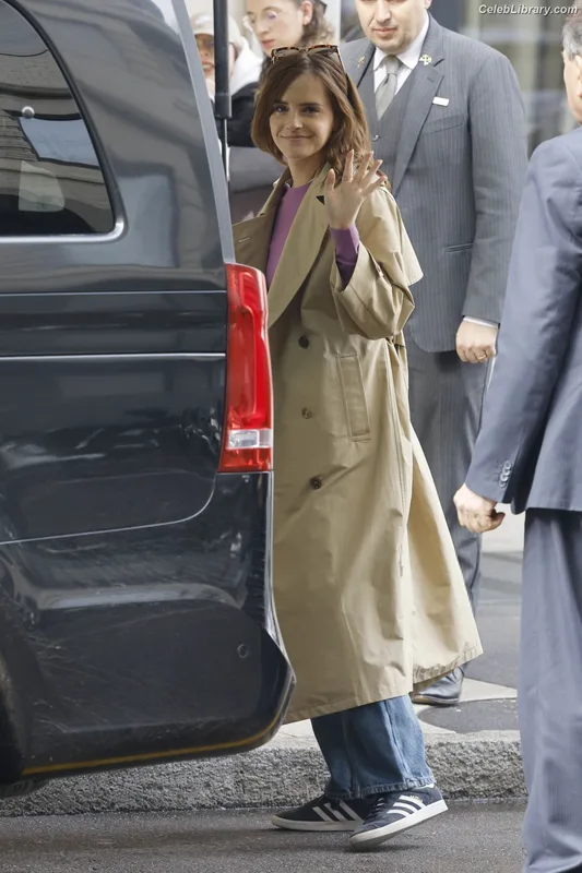 Emma Watson photo 9 of 1883