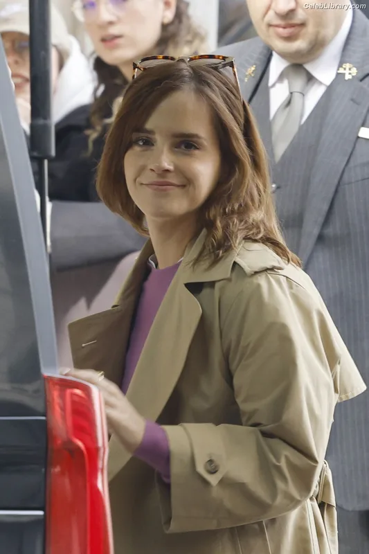 Emma Watson photo 10 of 1883