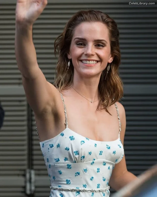 Emma Watson photo 8 of 1883