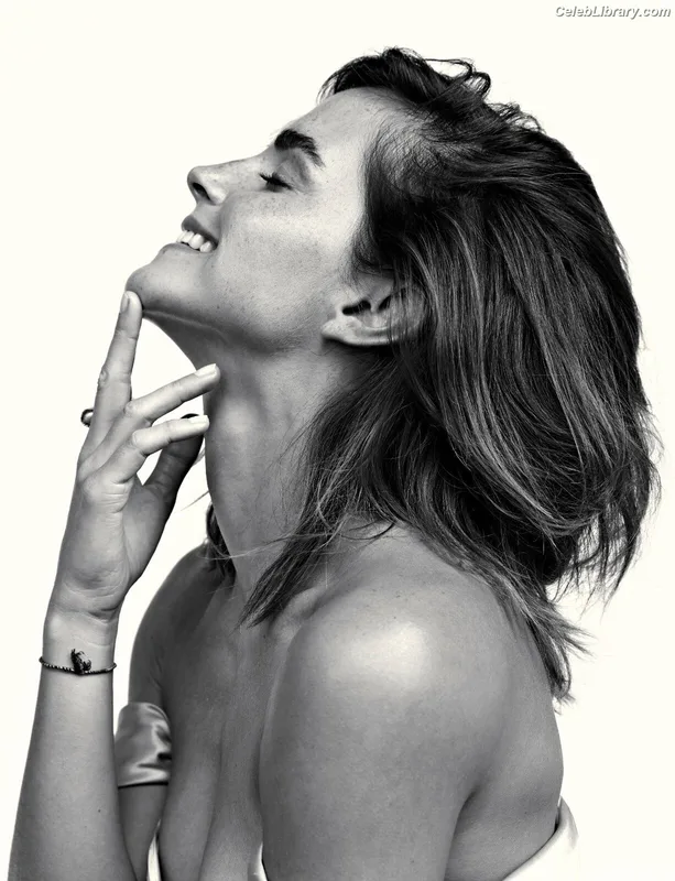 Emma Watson photo 11 of 1883