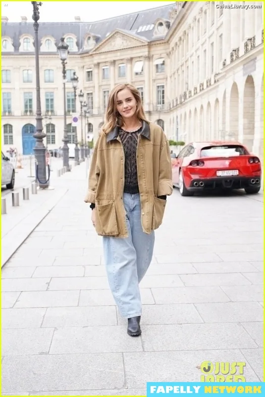 Emma Watson photo 6 of 1883