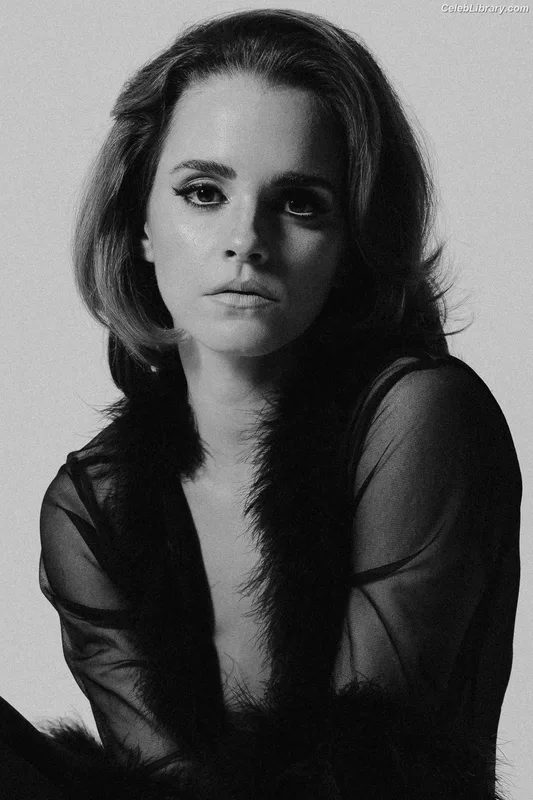 Emma Watson photo 11 of 1883