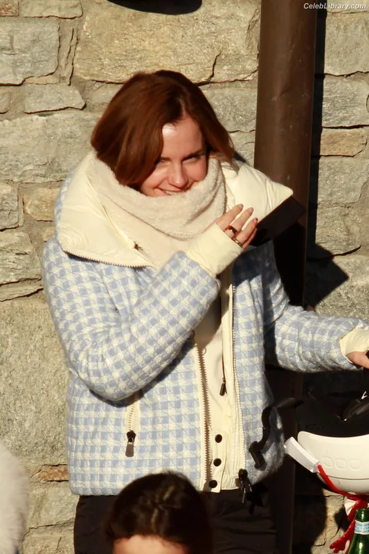 Emma Watson photo 21 of 1883