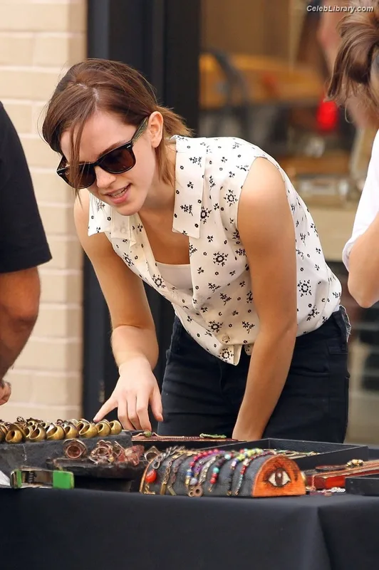 Emma Watson photo 6 of 1883
