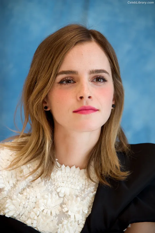 Emma Watson photo 2 of 1883