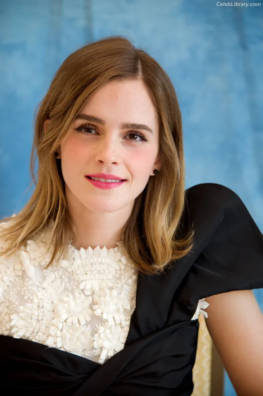 Emma Watson photo 3 of 1883