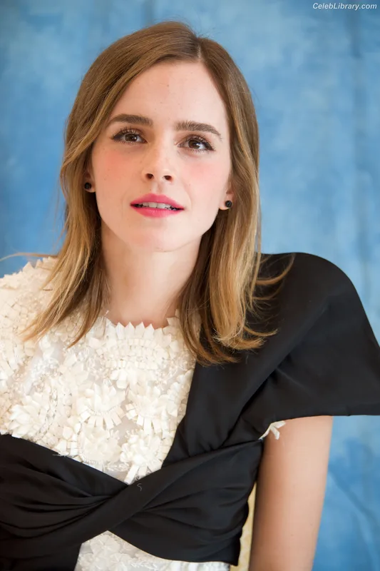 Emma Watson photo 4 of 1883