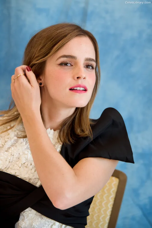 Emma Watson photo 5 of 1883