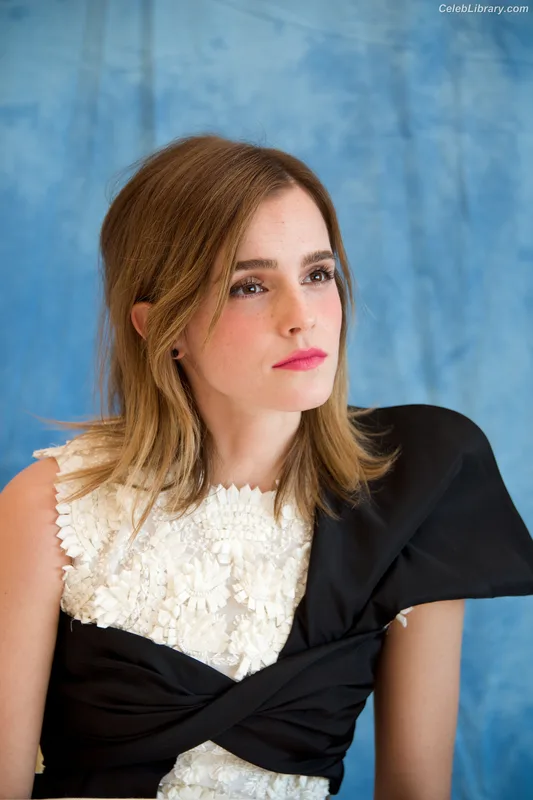 Emma Watson photo 6 of 1883